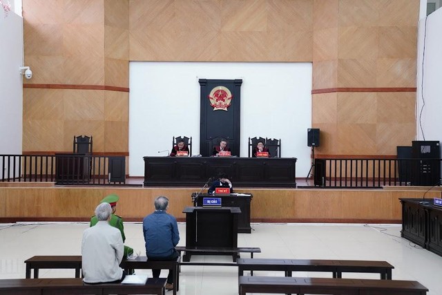 Quang cảnh phiên tòa. Quang cảnh phiên tòa.