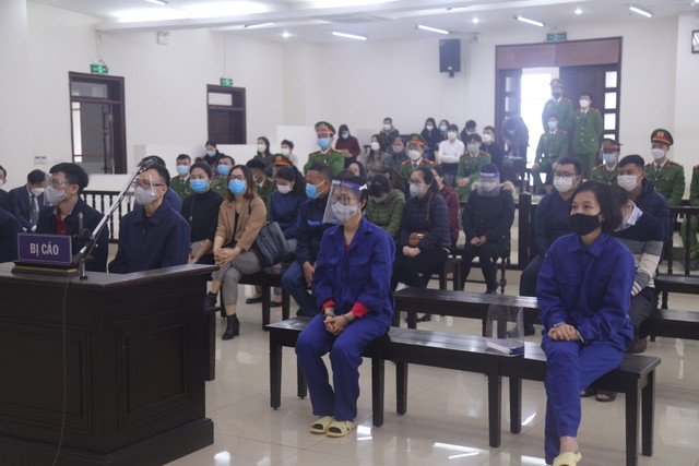 Các bị cáo tại tòa. Các bị cáo tại tòa.