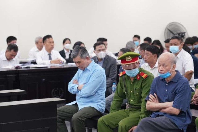 Các bị cáo tại tòa. Các bị cáo tại tòa.