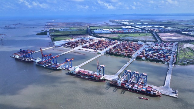 Cảng Nam Đình Vũ.