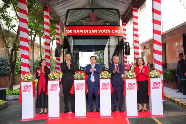 Lễ khởi động “Hành Trình Di Sản” trong khuôn khổ chiến dịch, tượng trưng cho sự kết nối và sẻ chia, được tổ chức với mục tiêu lan tỏa câu chuyện 150 năm di sản của SABECO đến gần hơn với người dân địa phương. Lễ khởi động “Hành Trình Di Sản” trong khuôn khổ chiến dịch, tượng trưng cho sự kết nối và sẻ chia, được tổ chức với mục tiêu lan tỏa câu chuyện 150 năm di sản của SABECO đến gần hơn với người dân địa phương.