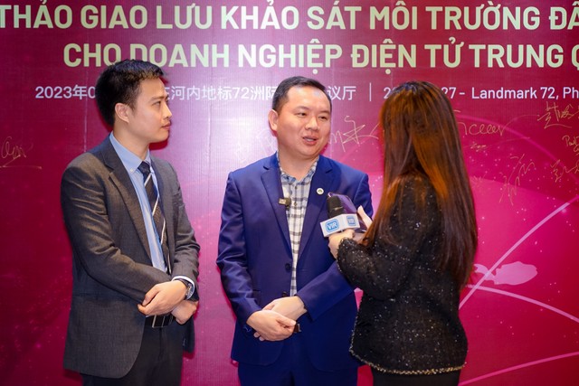 Ông Trần Đức Tuấn - Giám đốc của công ty cổ phần Andes E&amp;C (đứng giữa)