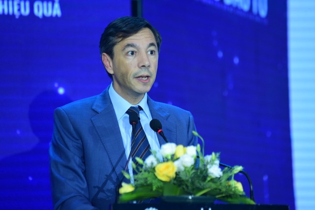 Ông Andrea Coppola, Chuyên gia Kinh tế trưởng Ngân hàng Thế giới (WB) tại Việt Nam phát biểu tại Lễ trao giải. Ảnh: Dũng Minh.