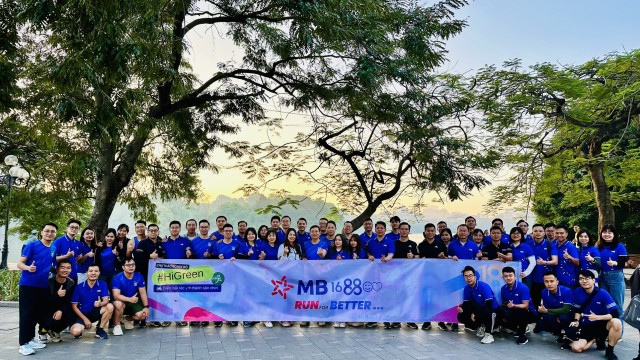 Cán bộ nhân viên MB tham gia thử thách chạy bộ HiGreen – Bình Minh Xanh –Chiến dịch Trách nhiệm Xã hội Cộng hưởng do MB khởi xướng và tài trợ, nhằm truyền tải thông điệp sống bền vững, quan tâm tới môi trường và cộng đồng Cán bộ nhân viên MB tham gia thử thách chạy bộ HiGreen – Bình Minh Xanh –Chiến dịch Trách nhiệm Xã hội Cộng hưởng do MB khởi xướng và tài trợ, nhằm truyền tải thông điệp sống bền vững, quan tâm tới môi trường và cộng đồng