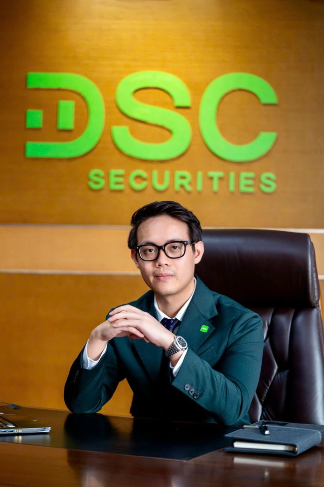 DSC cũng đã sẵn sàng cho cuộc đua chuyển đổi số bằng việc xây dựng kênh Môi giới số với nền tảng Tư vấn đầu tư, Đào tạo sẽ được ra mắt trong quý IV/2024. DSC cũng đã sẵn sàng cho cuộc đua chuyển đổi số bằng việc xây dựng kênh Môi giới số với nền tảng Tư vấn đầu tư, Đào tạo sẽ được ra mắt trong quý IV/2024.