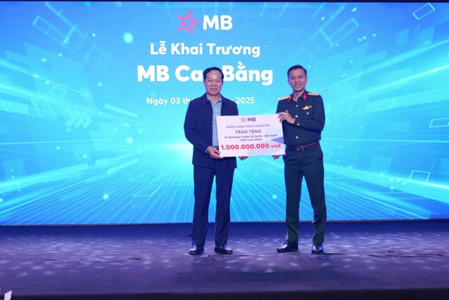 MB trao tặng 1 tỷ đồng cho UBMTTQ tỉnh Cao Bằng