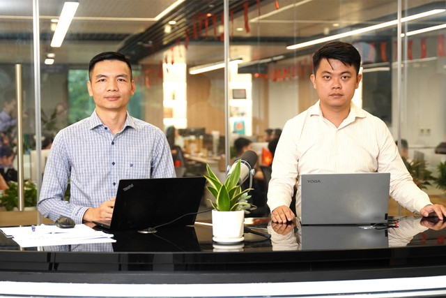 Ông Trần Minh Toản - Giám đốc Tài Chính CTCP Chứng khoán DSC và ông Vũ Hoàng Nam - Giám đốc Phát triển Kinh doanh Chi nhánh HCM Ông Trần Minh Toản - Giám đốc Tài Chính CTCP Chứng khoán DSC và ông Vũ Hoàng Nam - Giám đốc Phát triển Kinh doanh Chi nhánh HCM