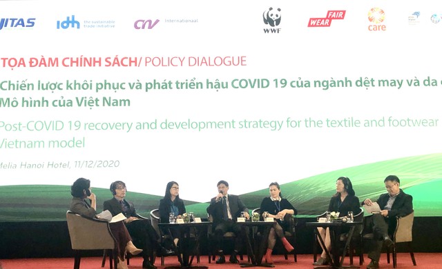 Các diễn giả trao đổi tại tọa đàm