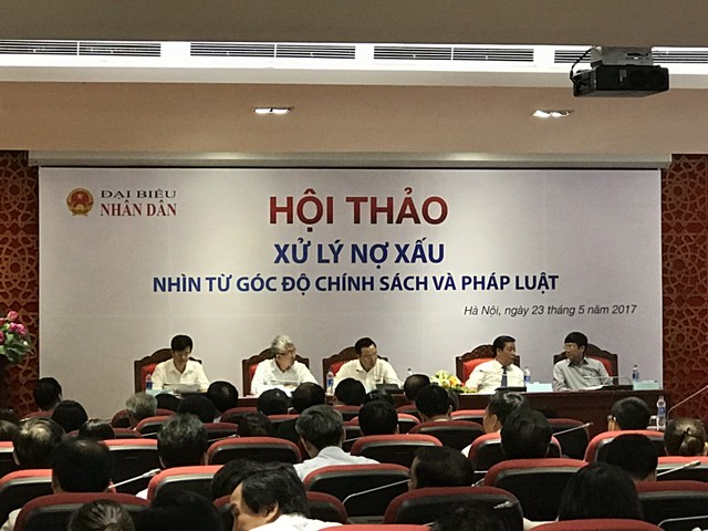 Xử lý nợ xấu: Đừng biến ngân hàng thành người “hành khất“ ảnh 1