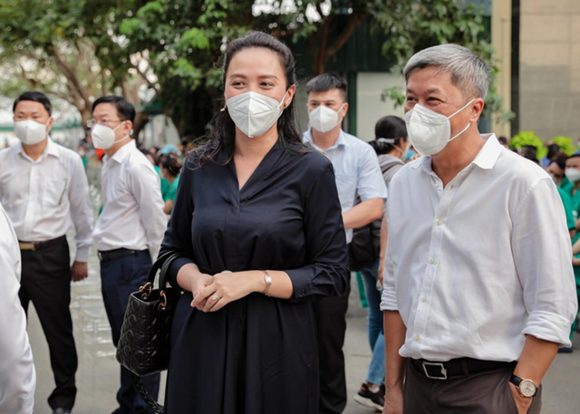 Ông Nguyễn Trường Sơn, Thứ trưởng Bộ Y tế và bà Trương Huệ Vân, Tổng Giám đốc Tập đoàn Vạn Thịnh Phát – chủ đầu tư Ông Nguyễn Trường Sơn, Thứ trưởng Bộ Y tế và bà Trương Huệ Vân, Tổng Giám đốc Tập đoàn Vạn Thịnh Phát – chủ đầu tư