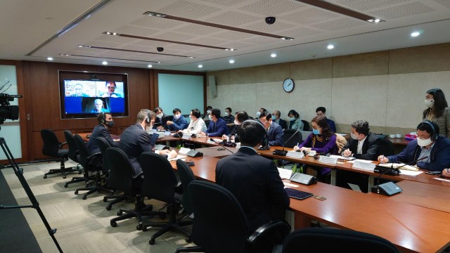 Các diễn giả trao đổi tại sự kiện