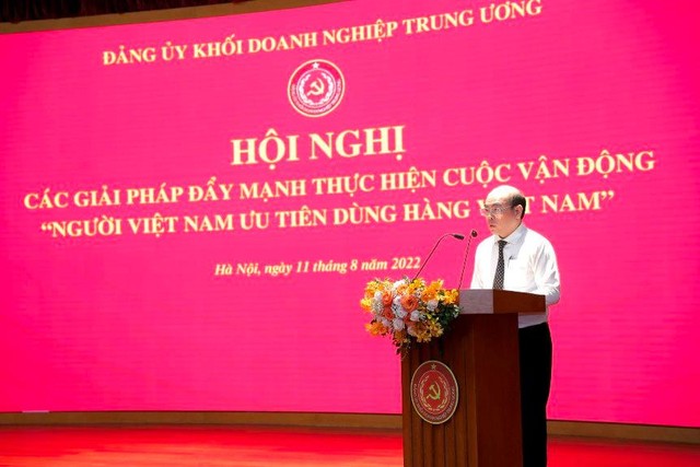 Đại diện Đảng ủy Agribank - Phó Bí thư thường trực Đảng ủy Trần Văn Thịnh phát biểu tham luận tại Hội nghị