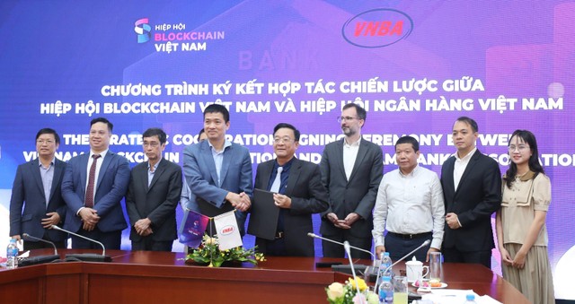 Lễ ký kết biên bản hợp tác giữa Hiệp hội Ngân hàng và Hiệp hội Blockchain Việt Nam