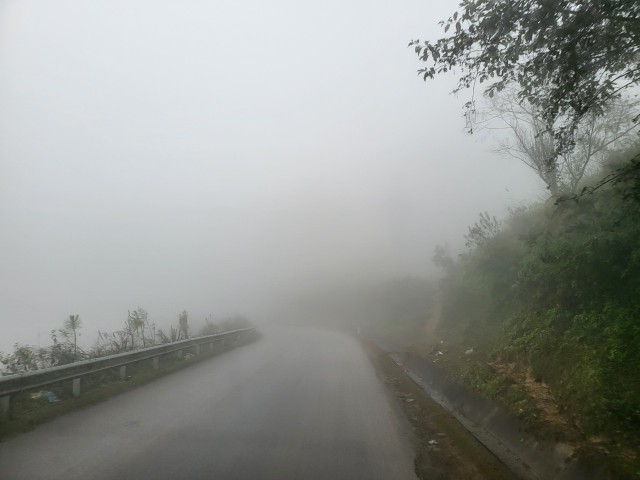 Cung đường mờ sương từ Bắc Hà lên xã Lùng Phình, Bắc Hà, Lào Cai (ảnh: Mai Loan) Cung đường mờ sương từ Bắc Hà lên xã Lùng Phình, Bắc Hà, Lào Cai (ảnh: Mai Loan)