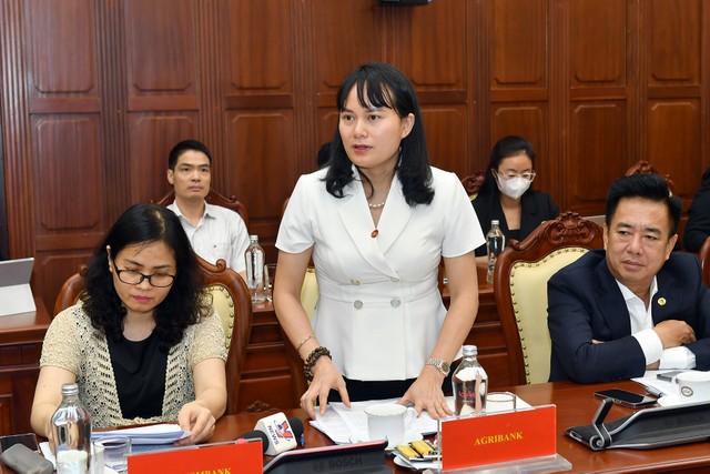 Bà Phùng Thị Bình, Phó tổng giám đốc Agribank Bà Phùng Thị Bình, Phó tổng giám đốc Agribank