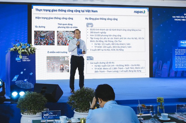 Lãnh đạo NAPAS trình bày tham luận tại hội thảo Ngày không tiền mặt 2023