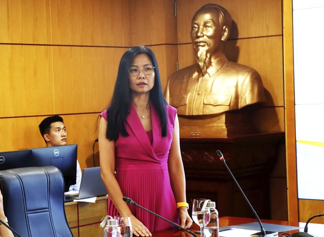 Bà Nguyễn Thúy Hạnh, Phó tổng giám đốc phụ trách Khối khách hàng Doanh nghiệp, Thương mại và Định chế tài chính, ngân hàng Standard Chartered Việt Nam phát biểu tại sự kiện Bà Nguyễn Thúy Hạnh, Phó tổng giám đốc phụ trách Khối khách hàng Doanh nghiệp, Thương mại và Định chế tài chính, ngân hàng Standard Chartered Việt Nam phát biểu tại sự kiện