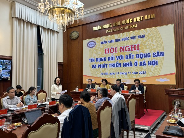 Bà Hà Thu Giang, Vụ trưởng Vụ Tín dụng các ngành kinh tế, NHNN phát biểu tại Hội nghị Bà Hà Thu Giang, Vụ trưởng Vụ Tín dụng các ngành kinh tế, NHNN phát biểu tại Hội nghị