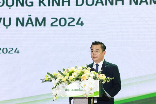 Ông Nguyễn Thanh Tùng, Phó Bí thư Phụ trách Đảng uỷ, Tổng giám đốc Vietcombank phát biểu khai mạc Hội nghị