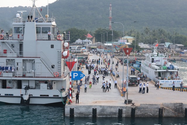 Tấp nập cảng đảo Thổ Chu. (Ảnh Nguyễn Kiên) Tấp nập cảng đảo Thổ Chu. (Ảnh Nguyễn Kiên)
