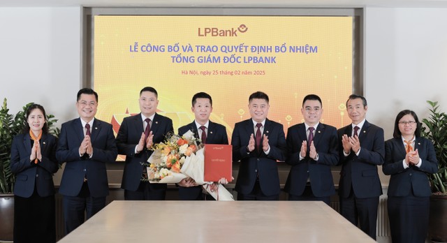 HĐQT LPBank và Ban kiểm soát chúc mừng ông Vũ Quốc Khánh, tân Tổng giám đốc HĐQT LPBank và Ban kiểm soát chúc mừng ông Vũ Quốc Khánh, tân Tổng giám đốc