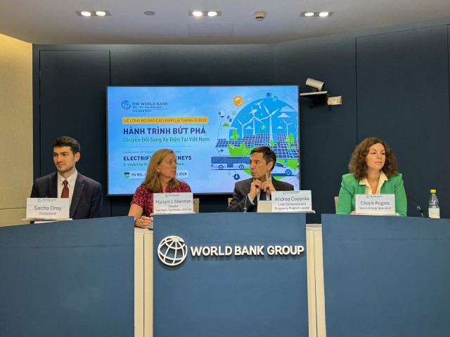 Các lãnh đạo của Ngân hàng Thế giới tại buổi họp báo sáng ngày 12/3/2025 Các lãnh đạo của Ngân hàng Thế giới tại buổi họp báo sáng ngày 12/3/2025