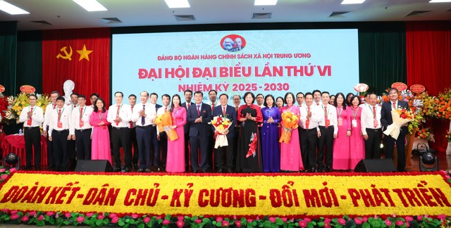 Lãnh đạo các Bộ, ngành chúc mừng Ban chấp hành Đảng bộ NHCSXH TW lần thứ VI, nhiệm kỳ 2025 - 2030