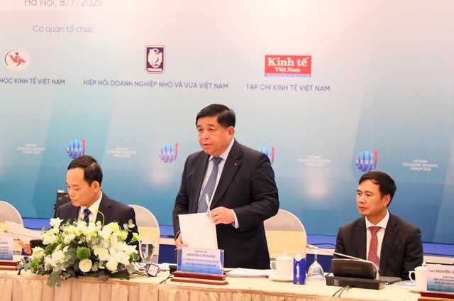 Ông Nguyễn Chí Dũng, Ủy viên Trung ương Đảng, Phó Thủ tướng Chính phủ phát biểu tại Diễn đàn