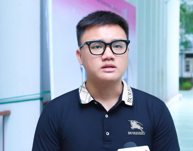 Sinh viên Đại học Bách Khoa Hà Nội, Nguyễn Việt Anh ở Thôn Khả Đông, xã Diên Hà, tỉnh Hưng Yên (Thái Bình cũ) Sinh viên Đại học Bách Khoa Hà Nội, Nguyễn Việt Anh ở Thôn Khả Đông, xã Diên Hà, tỉnh Hưng Yên (Thái Bình cũ)