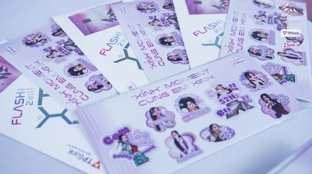 TPBank mang đến hàng ngàn quà tặng độc đáo khiến cộng đồng Xinhiu thích mê. (Ảnh: TPBank) TPBank mang đến hàng ngàn quà tặng độc đáo khiến cộng đồng Xinhiu thích mê. (Ảnh: TPBank)