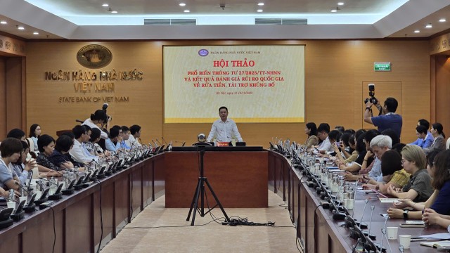 Phó Thống đốc Nguyễn Ngọc Cảnh phát biểu tại Hội thảo