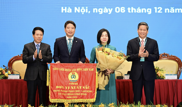 Công đoàn BIDV đón nhận Cờ thi đua của Tổng Liên đoàn Lao động Việt Nam Công đoàn BIDV đón nhận Cờ thi đua của Tổng Liên đoàn Lao động Việt Nam