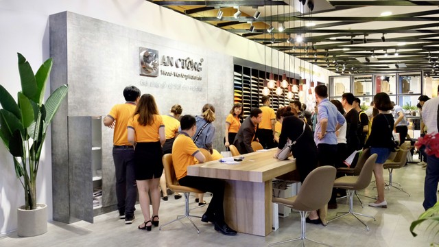 Gian hàng của Gỗ An Cường hút khách trong ngày khai mạc Vietbuild 2018 ảnh 2 Gian hàng của Gỗ An Cường hút khách trong ngày khai mạc Vietbuild 2018 ảnh 2