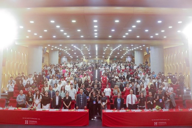 Sinh viên Trường Đại học Quốc tế Hồng Bàng được “tiếp lửa”