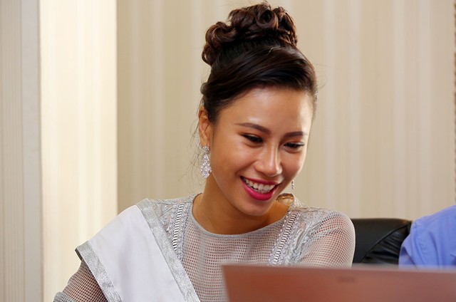 Hoa hậu, Á hậu và Top 10 Miss ASEAN Frendship 2017 giao lưu trực tuyến với độc giả Báo Đầu tư ảnh 51