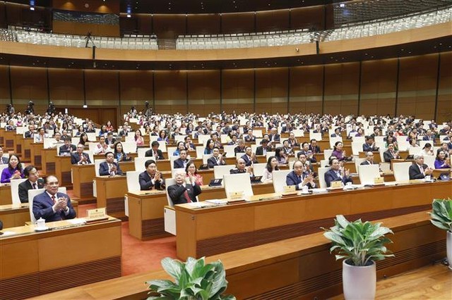 Tổng bí thư Nguyễn Phú Trọng và các đại biểu Quốc hội tại phiên bế mạc kỳ họp thứ ba Quốc hội khoá XV diễn ra chiều 16/6. Tổng bí thư Nguyễn Phú Trọng và các đại biểu Quốc hội tại phiên bế mạc kỳ họp thứ ba Quốc hội khoá XV diễn ra chiều 16/6.