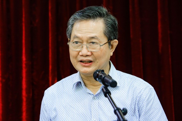 GS.TS Lê Minh Tâm trình bày tham luận tại Hội thảo GS.TS Lê Minh Tâm trình bày tham luận tại Hội thảo