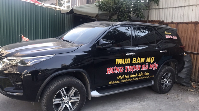 Xe ô tô của Công ty Hưng Thịnh dùng để chở các đối tượng đi thu hồi nợ (Ảnh: CAHN) Xe ô tô của Công ty Hưng Thịnh dùng để chở các đối tượng đi thu hồi nợ (Ảnh: CAHN)