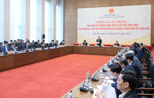 Toàn cảnh phiên giải trình về tình hình thị trường xăng dầu sáng 28/2. Toàn cảnh phiên giải trình về tình hình thị trường xăng dầu sáng 28/2.