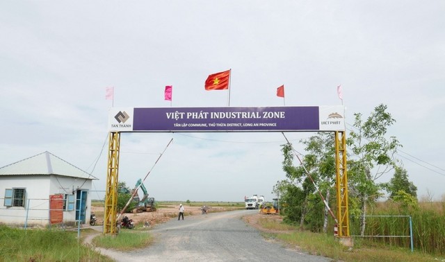 Tài sản đảm bảo của lô trái phiếu 5.000 tỷ đồng của Tân Thành Long An là 200 ha Khu công nghiệp Việt Phát (mới được đổi tên thành Khu công nghiệp Suntec). Tài sản đảm bảo của lô trái phiếu 5.000 tỷ đồng của Tân Thành Long An là 200 ha Khu công nghiệp Việt Phát (mới được đổi tên thành Khu công nghiệp Suntec).