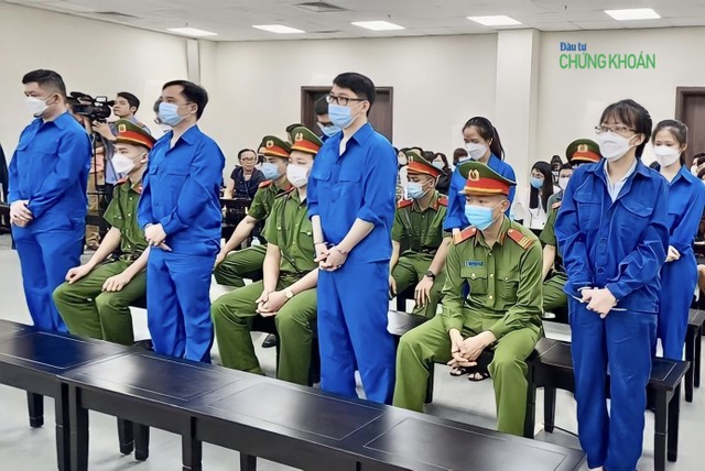 Các bị cáo tại phiên tòa sáng 10/5 (Ảnh: H.Y)