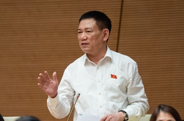 Bộ trưởng Bộ Tài chính Hồ Đức Phớc phát biểu tại phiên chất vấn sáng 6/6 Bộ trưởng Bộ Tài chính Hồ Đức Phớc phát biểu tại phiên chất vấn sáng 6/6