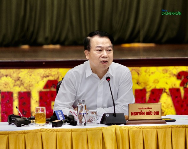 Thứ trưởng Bộ Tài chính Nguyễn Đức Chi chủ trì buổi họp báo (Ảnh: M.M) Thứ trưởng Bộ Tài chính Nguyễn Đức Chi chủ trì buổi họp báo (Ảnh: M.M)