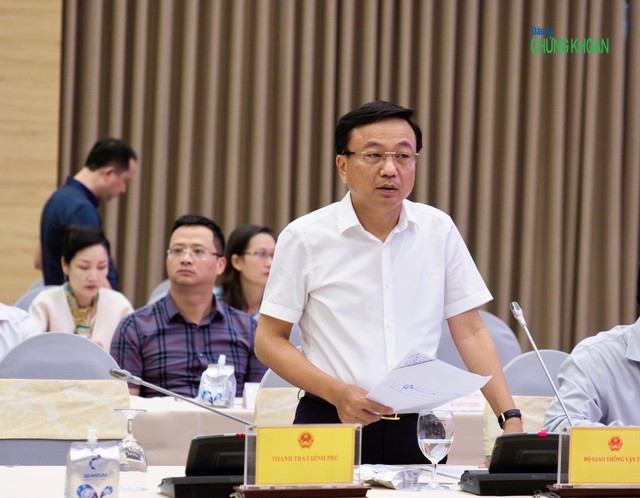 Thứ trưởng Bộ Giao thông Vận tải Nguyễn Danh Huy phát biểu tại Họp báo Thứ trưởng Bộ Giao thông Vận tải Nguyễn Danh Huy phát biểu tại Họp báo
