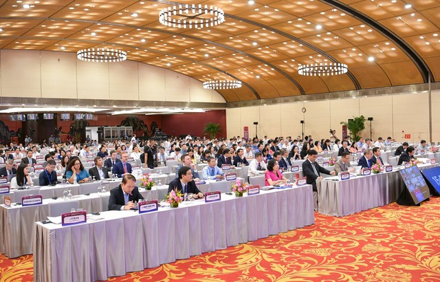 Các đại biểu tham dự Diễn đàn kinh tế xã hội 2023 ngày 19/9. Các đại biểu tham dự Diễn đàn kinh tế xã hội 2023 ngày 19/9.