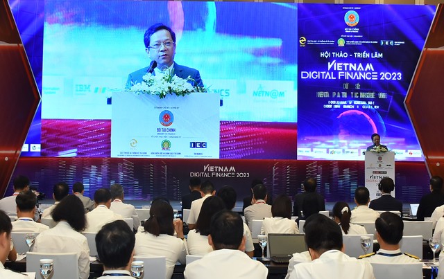 Phó trưởng Ban Kinh tế trung ương Nguyễn Đức Hiển phát biểu tại Hội thảo VDF 2023 Phó trưởng Ban Kinh tế trung ương Nguyễn Đức Hiển phát biểu tại Hội thảo VDF 2023