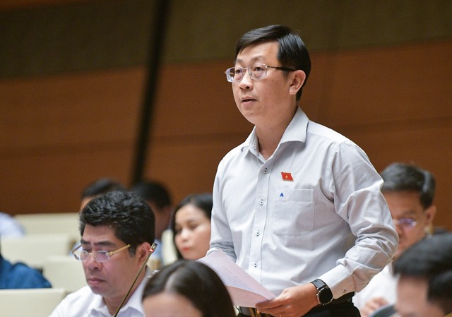 Đại biểu Nguyễn Hữu Thông (đoàn Bình Thuận) Đại biểu Nguyễn Hữu Thông (đoàn Bình Thuận)