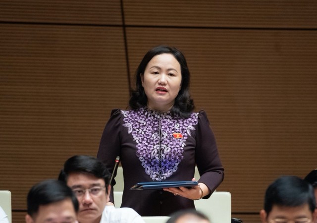 Đại biểu Phạm Thúy Chinh (đoàn Hà Giang) cho rằng nếu quá chú trọng nâng vốn nhà nước trong dự án PPP sẽ trở thành hình thái khác của đầu tư công. Đại biểu Phạm Thúy Chinh (đoàn Hà Giang) cho rằng nếu quá chú trọng nâng vốn nhà nước trong dự án PPP sẽ trở thành hình thái khác của đầu tư công.