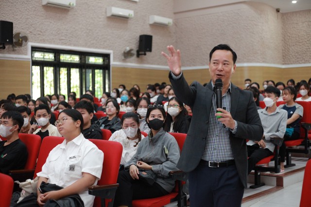 Sinh viên thảo luận sôi nổi tại Hội thảo (Ảnh: UBCKNN) Sinh viên thảo luận sôi nổi tại Hội thảo (Ảnh: UBCKNN)