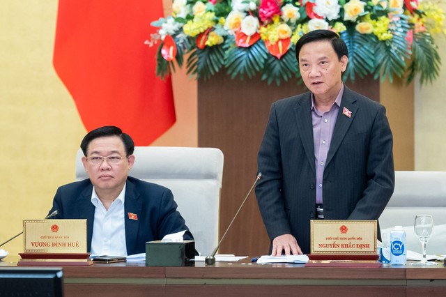 Phó Chủ tịch Quốc hội Nguyễn Khắc Định góp ý dự thảo Luật Nhà ở (sửa đổi) chiều 16/11. Phó Chủ tịch Quốc hội Nguyễn Khắc Định góp ý dự thảo Luật Nhà ở (sửa đổi) chiều 16/11.